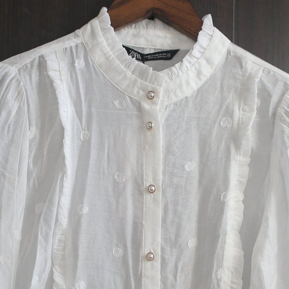 NWT WHITE VINTAGE DOTTED JACQUARD BLOUSE. - Picture 3 of 12